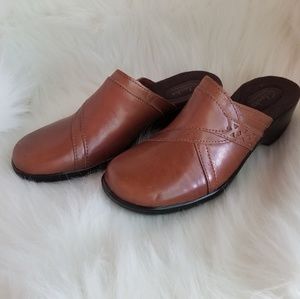 *Worn Once* Clarks size 7